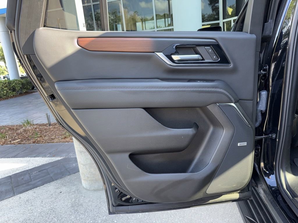 2025 GMC Yukon Denali - Photo 27