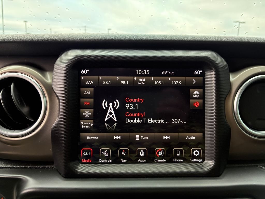 Used 2020 Gray Jeep Rubicon image 13