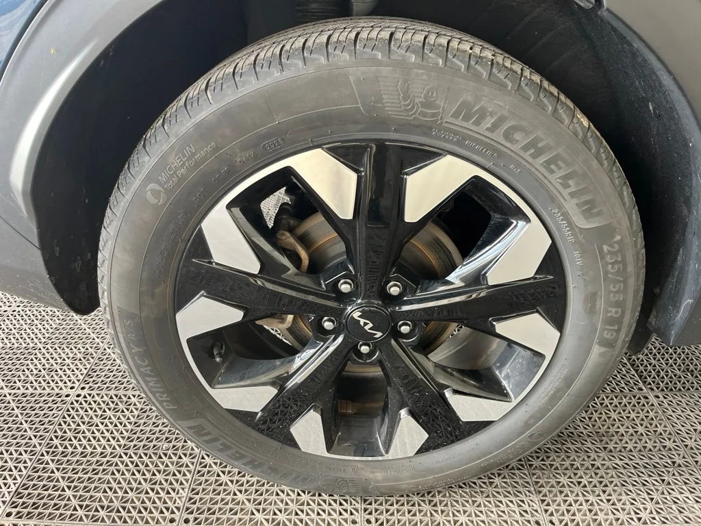 Used 2024 Blue Kia X-Line image 28