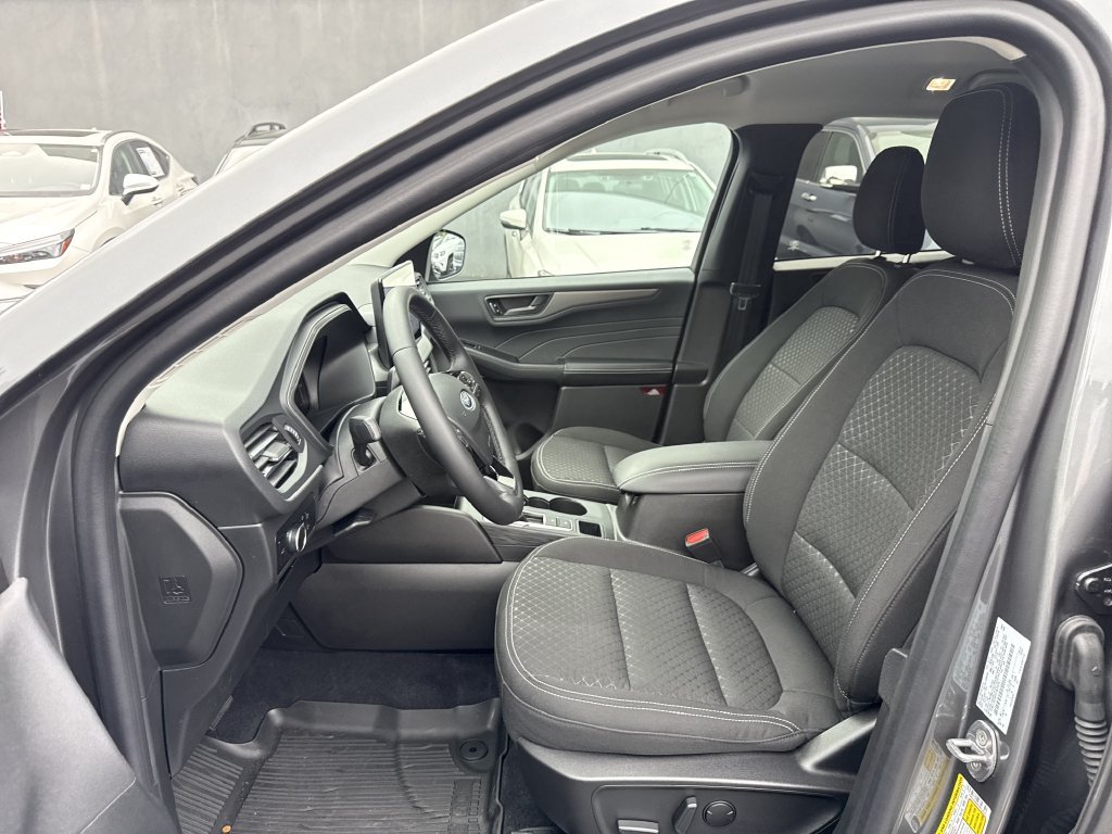 Used 2023 Gray Ford Active image 18