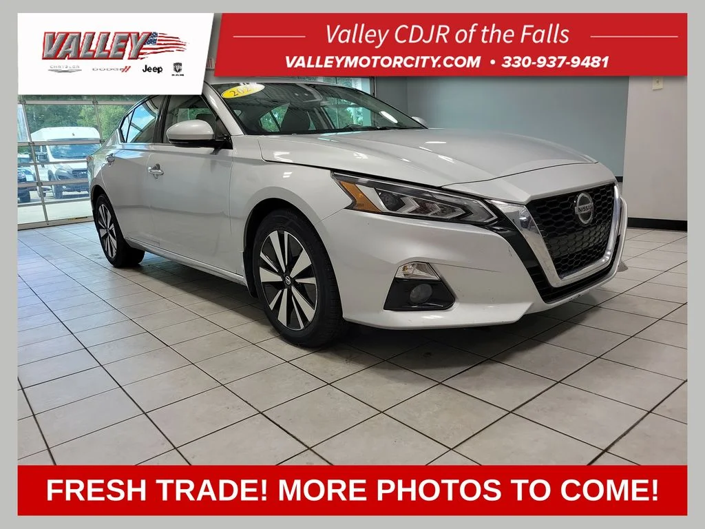 Used 2020 Silver Nissan 2.5 SL image 1