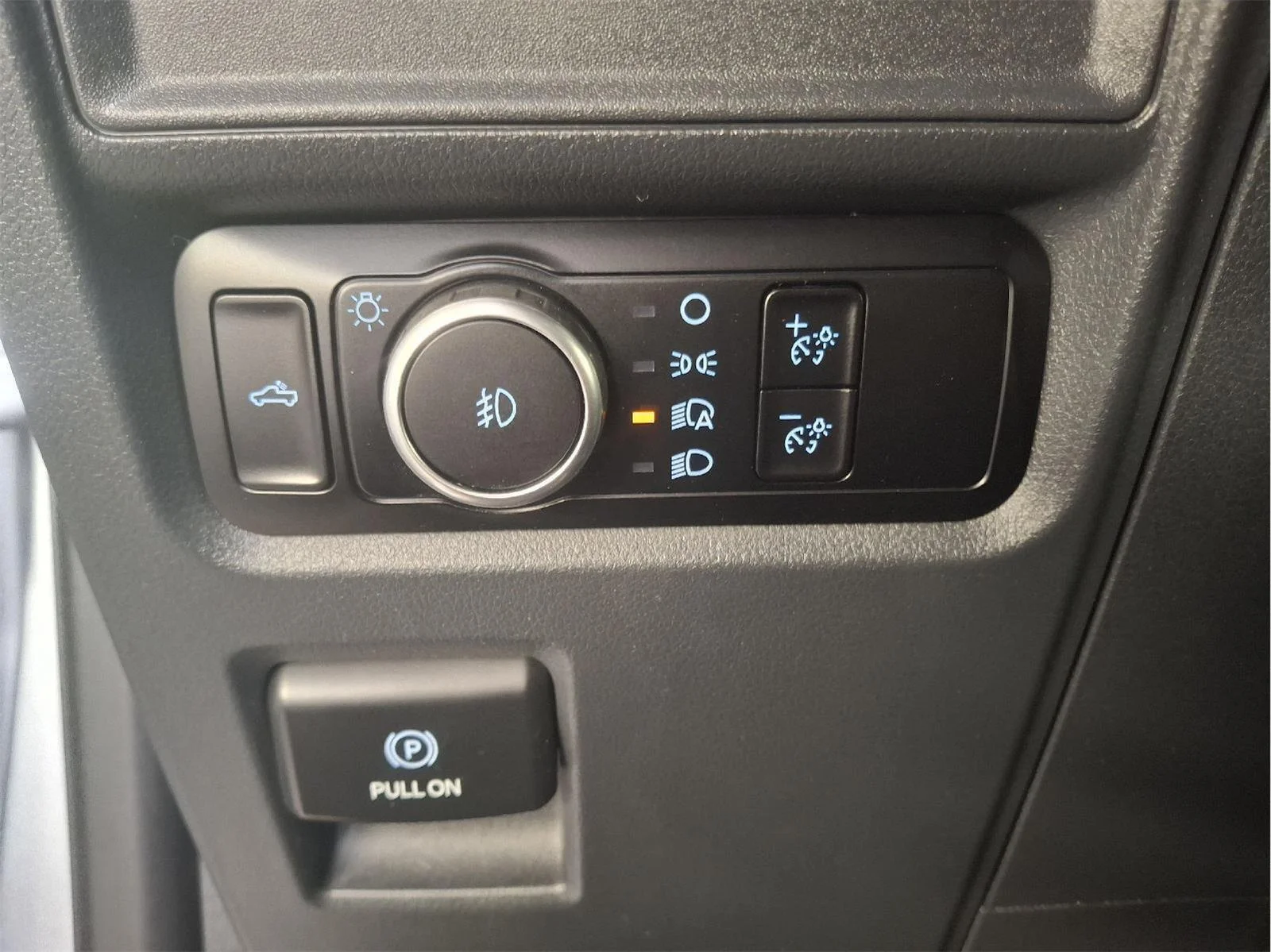 Used 2023 Iconic Silver Ford XL image 19