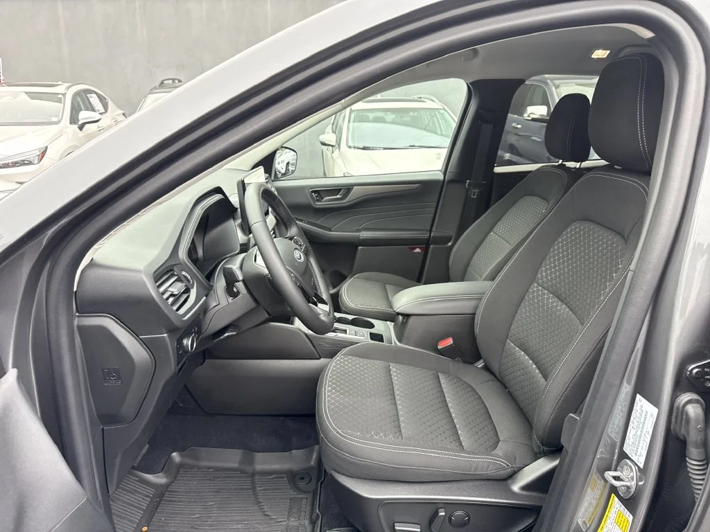 Used 2023 Gray Ford Active image 18