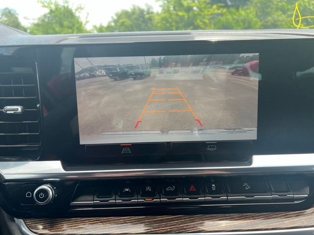 Used 2023 White GMC SLE image 10