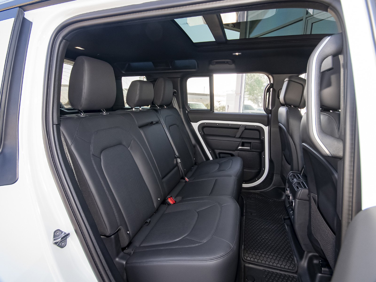 New 2026 Fuji White Land Rover X-Dynamic SE image 47