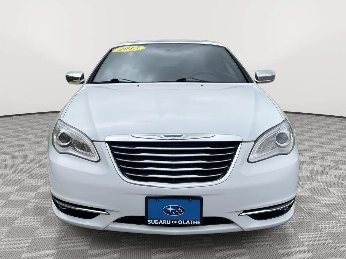 Used 2013 Bright White Chrysler Limited image 15