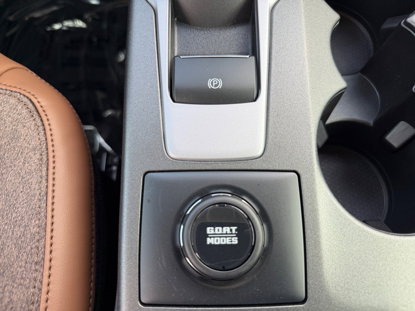 New 2026 Azure Gray Metallic Tri-Coat Ford Outer Banks image 24