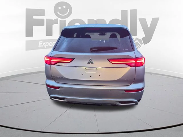 Used 2024  Mitsubishi SE image 6