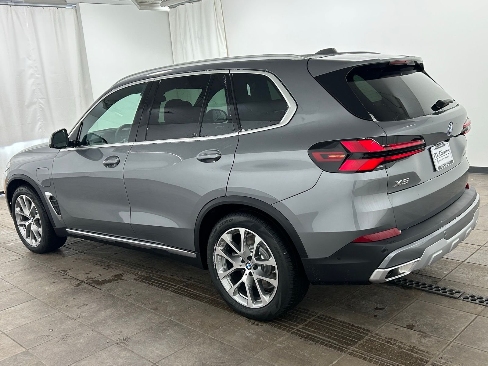 New 2026 Skyscraper Grey Metallic BMW xDrive50e image 3