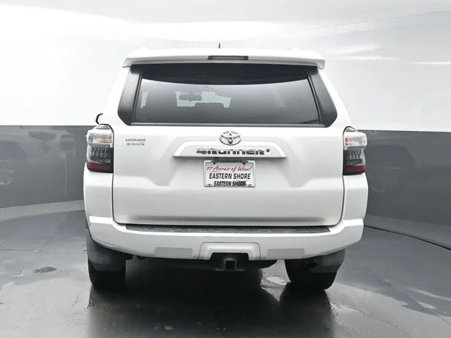 Used 2018 White Toyota SR5 image 6