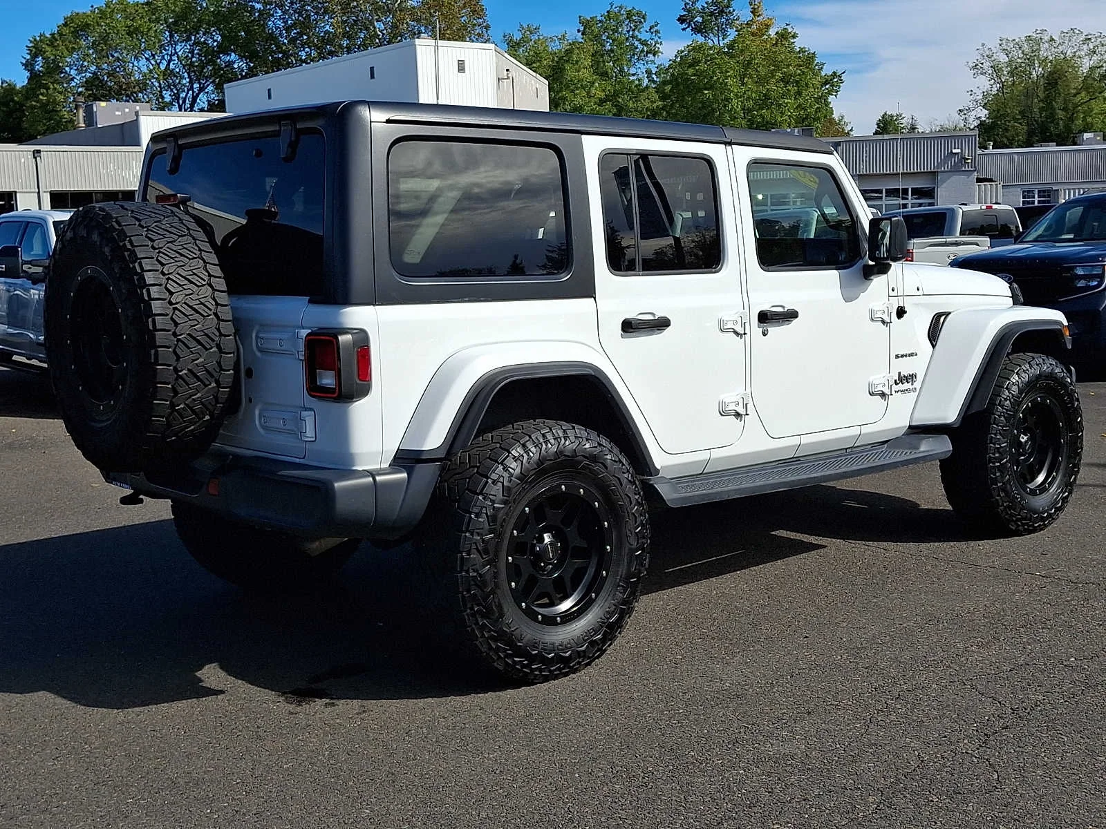 Used 2020 Bright White Clearcoat Jeep Sahara image 6