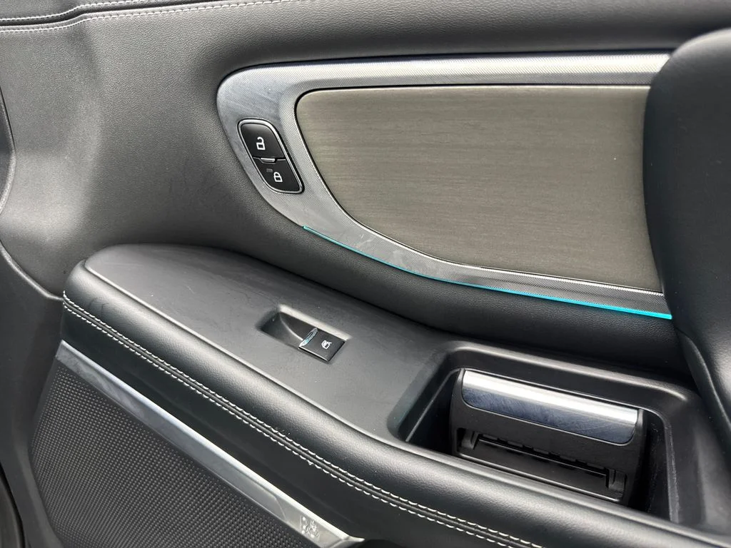 Used 2025 Silver Ford Platinum image 53