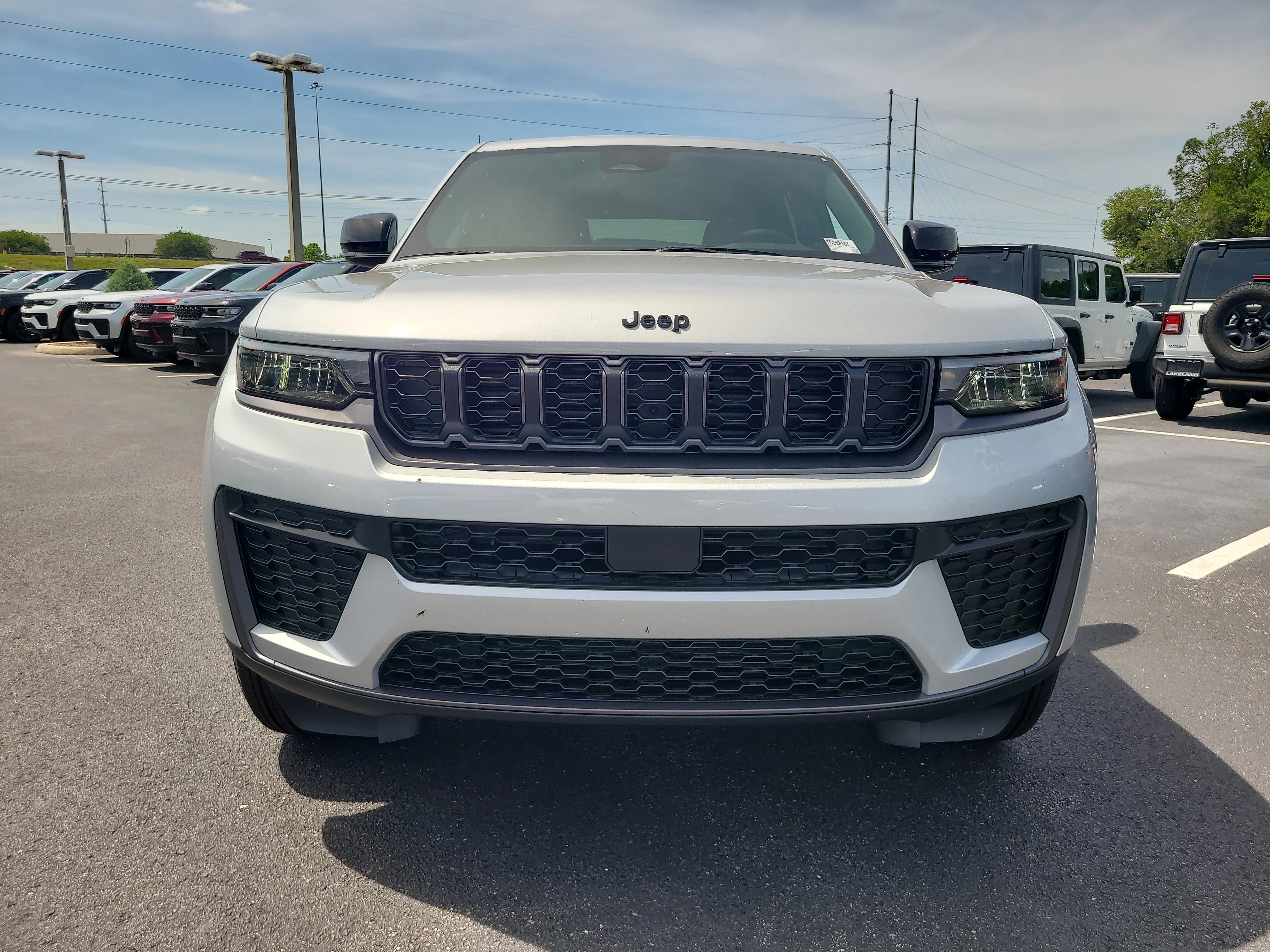 New 2026 Silver Zynith Jeep Laredo Altitude image 3
