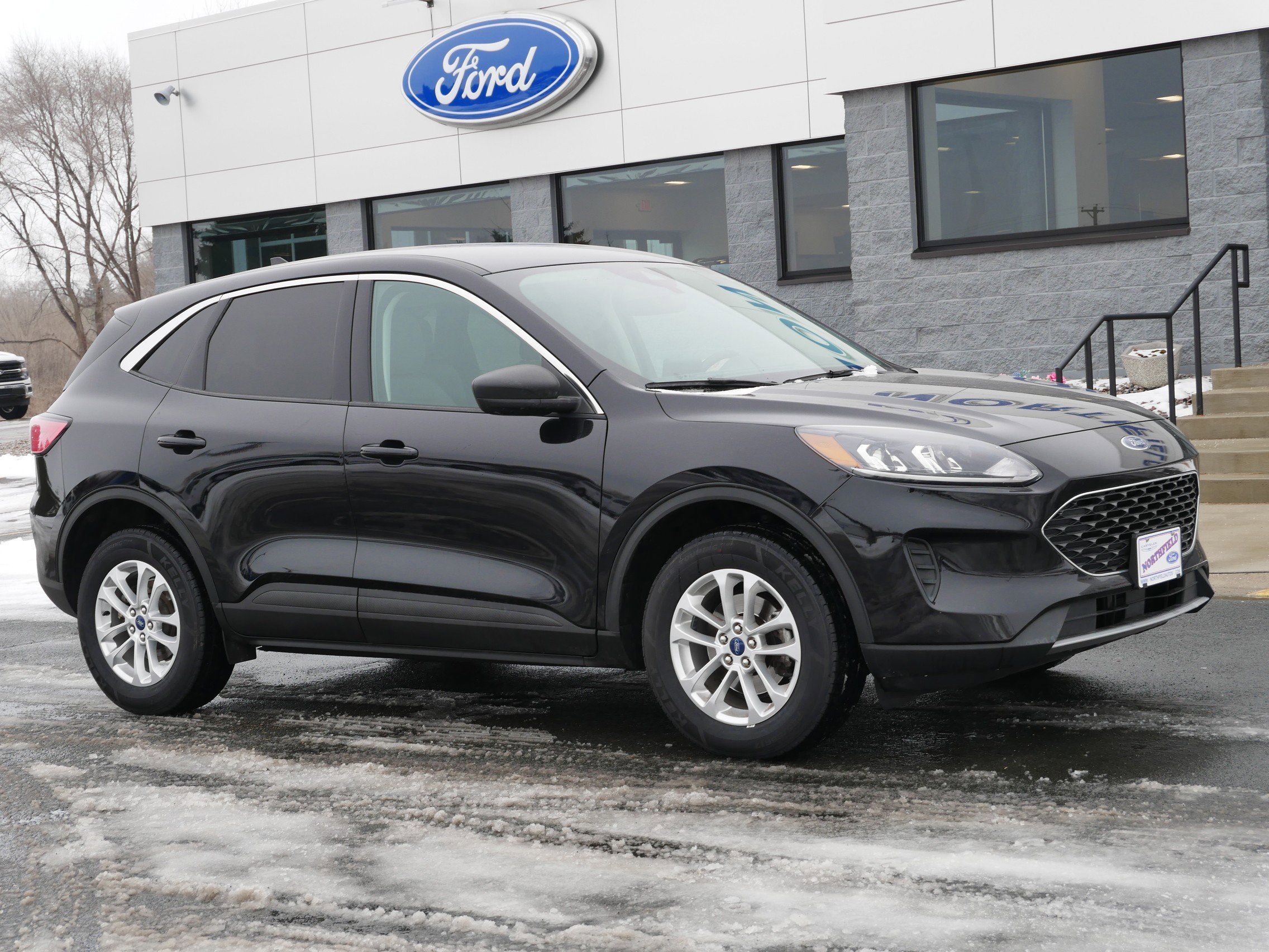 Used 2022 Ford Escape SE with VIN 1FMCU9G67NUA93157 for sale in Northfield, Minnesota