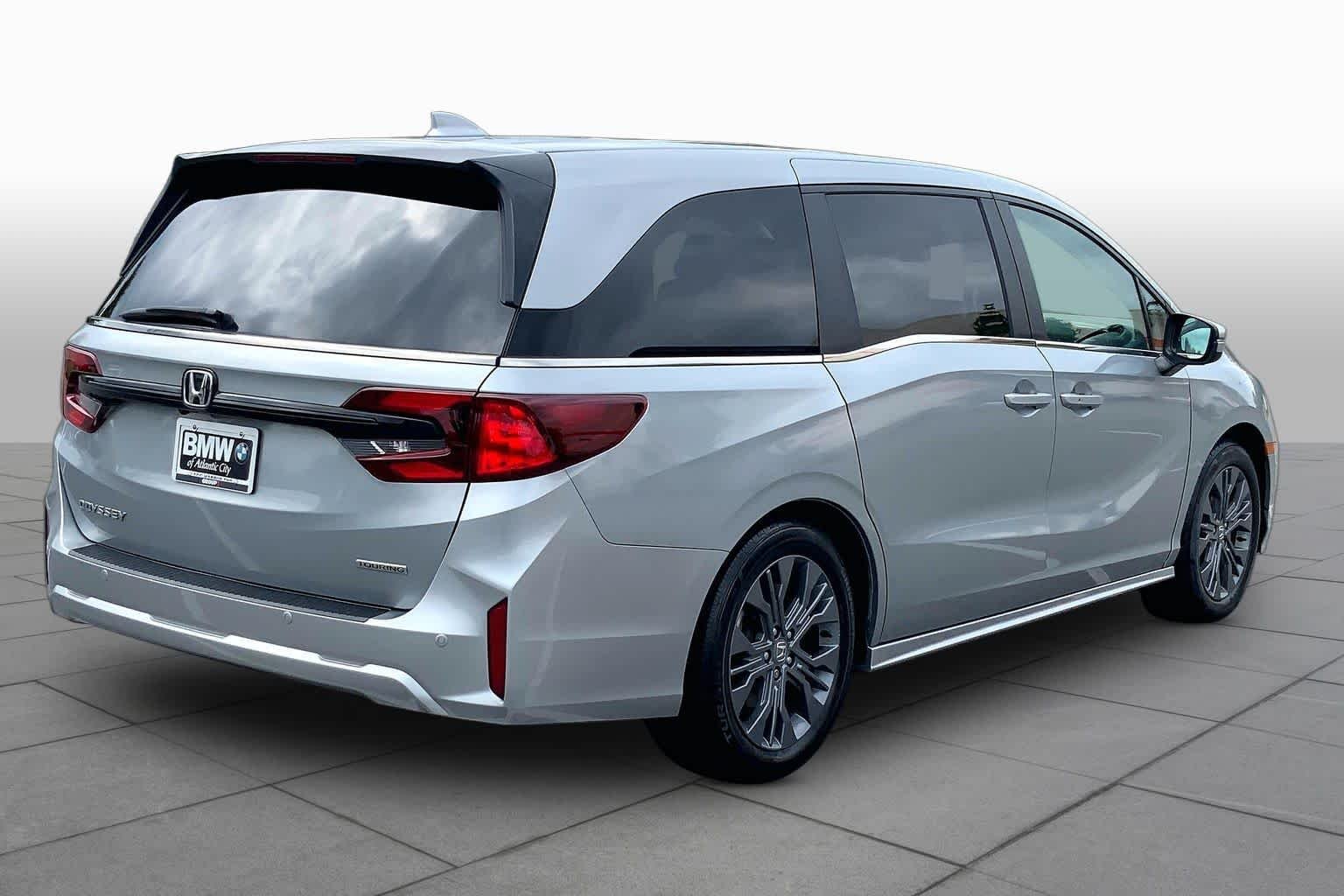 Used 2025 Solar Silver Metallic Honda Touring image 12