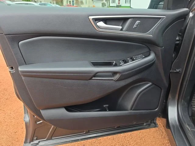Used 2019 Gray Ford SEL image 19