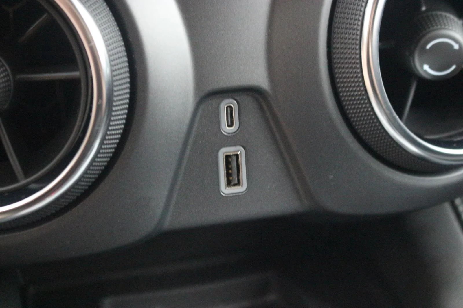 Used 2024 Black Chevrolet 2LT image 27