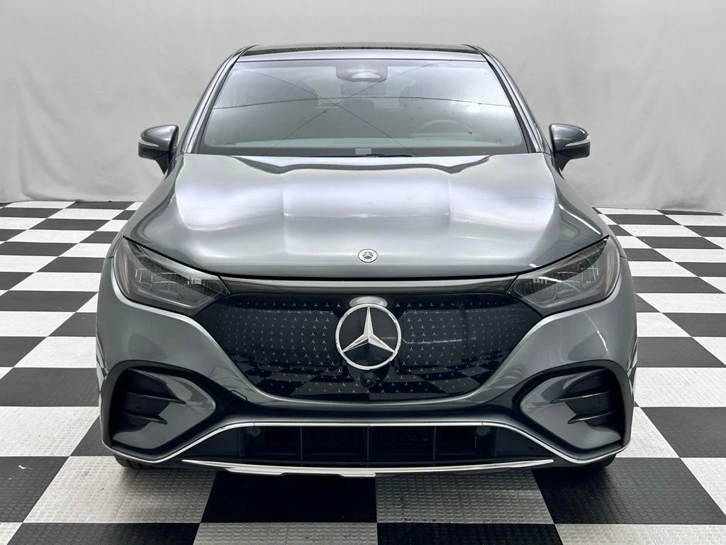 Used 2023 Gray Mercedes-Benz 500 SUV image 3