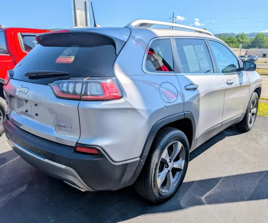 Used 2020 Billet Silver Metallic Clear Coat Jeep Limited image 6
