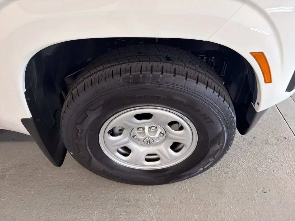 New 2027 Glacier White Nissan King Cab® S image 4