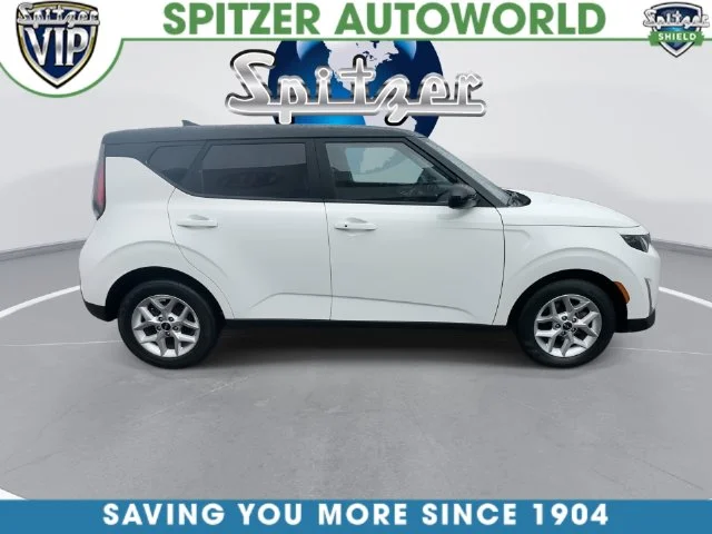 Used 2025 White Kia S image 10