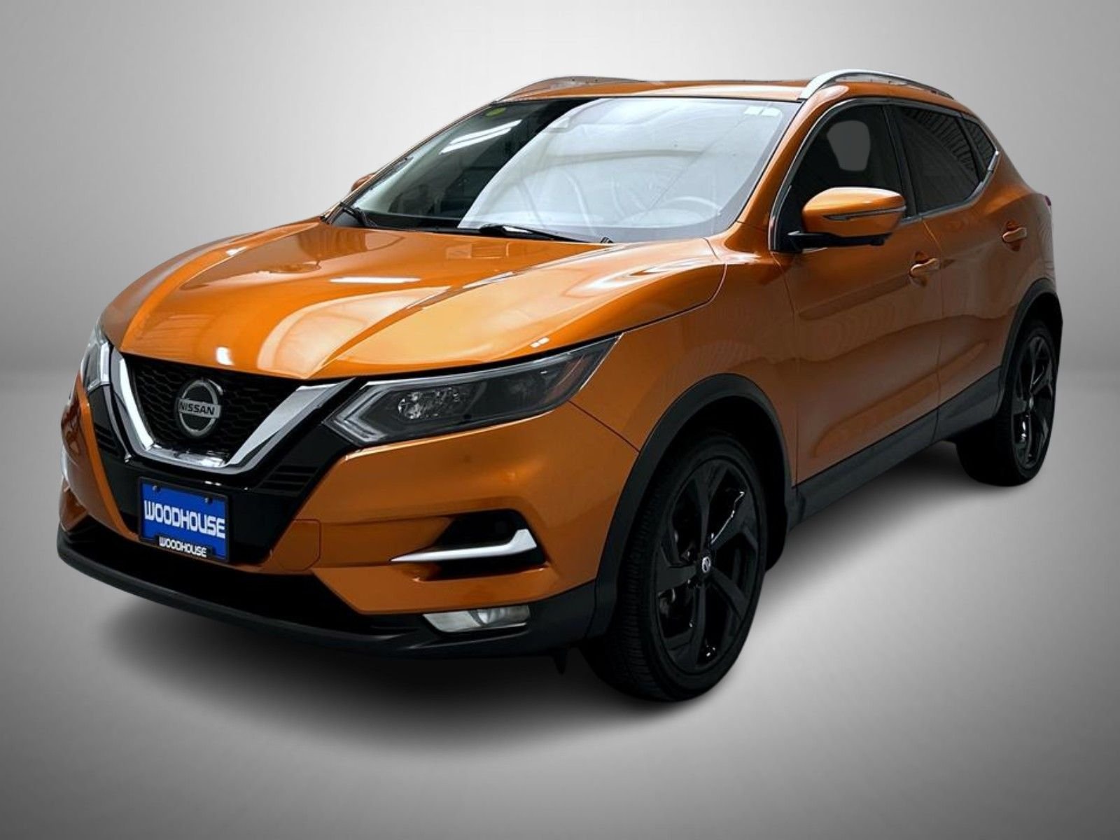 Used 2022 Orange Nissan SL image 1