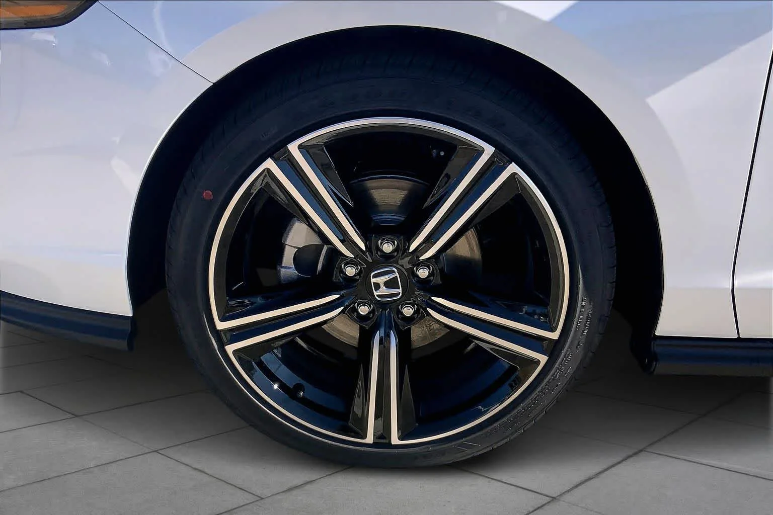 New 2026 Platinum White Pearl Honda SE image 12