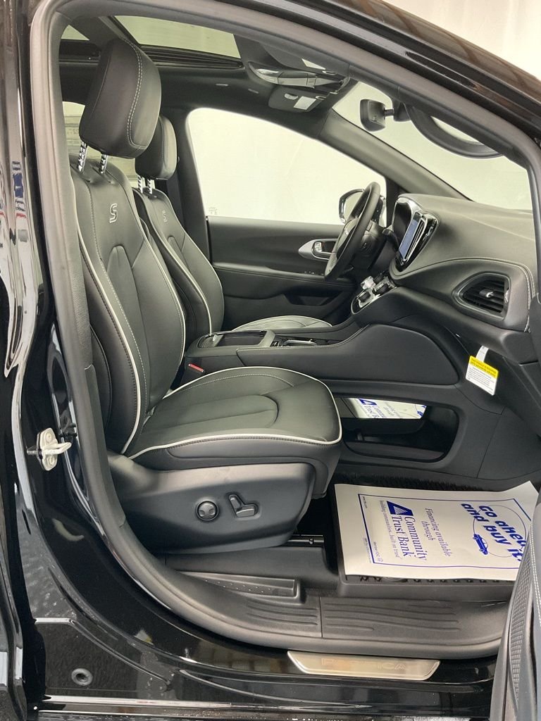2025 Chrysler Pacifica Limited - Photo 19