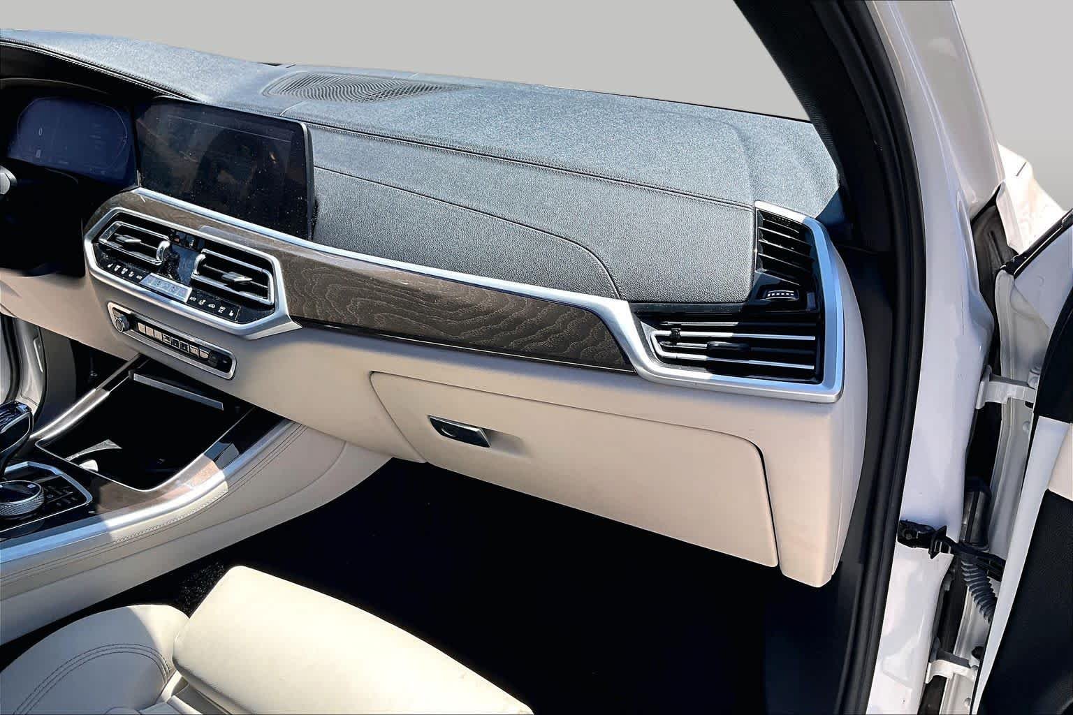 Used 2022 Mineral White Metallic BMW xDrive40i image 18