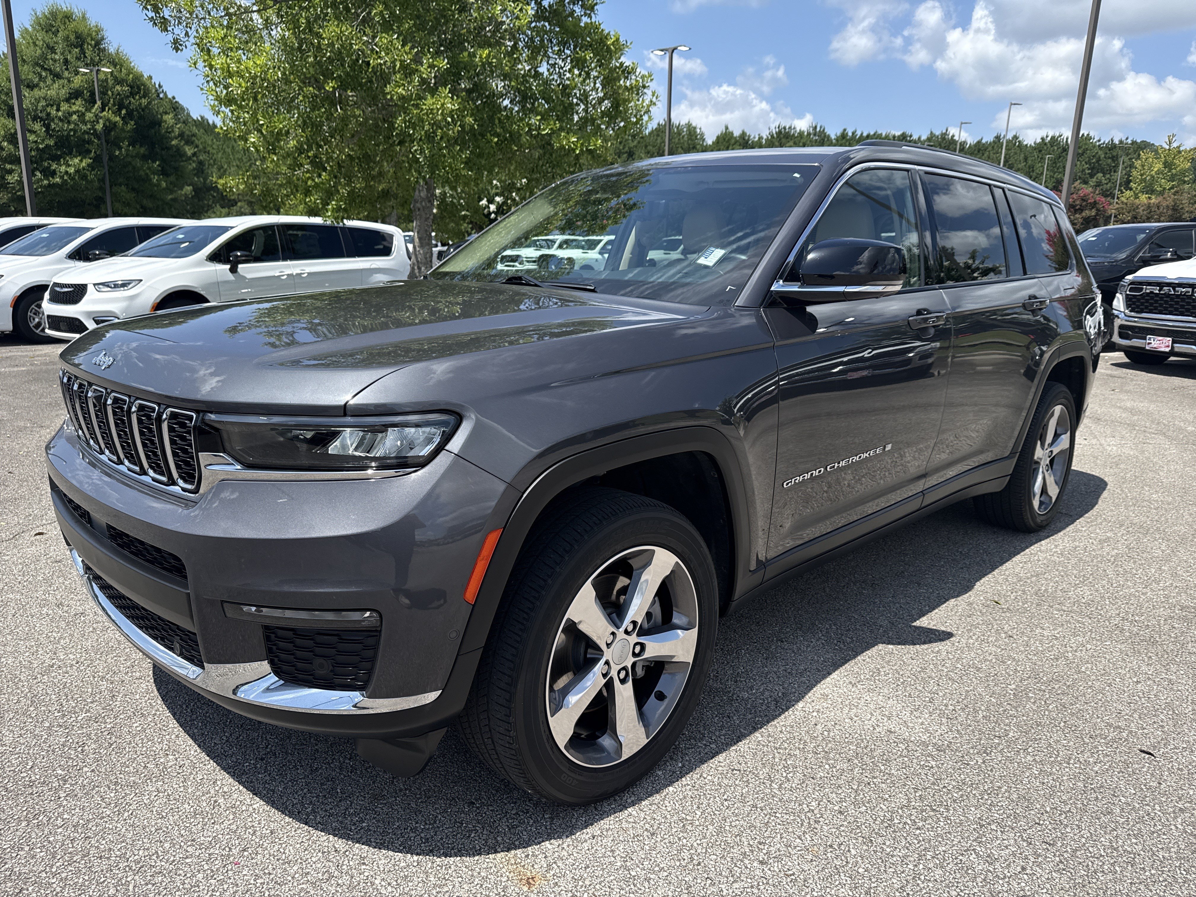 Used 2022 Baltic Gray Metallic Clearcoat Jeep Limited image 3