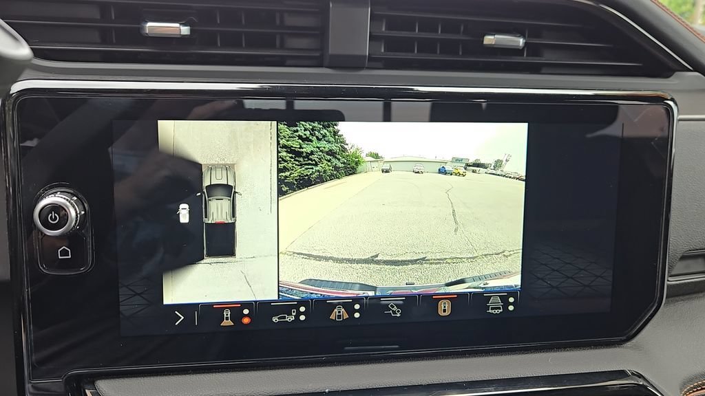 Used 2025 Sterling Metallic GMC AT4 image 16
