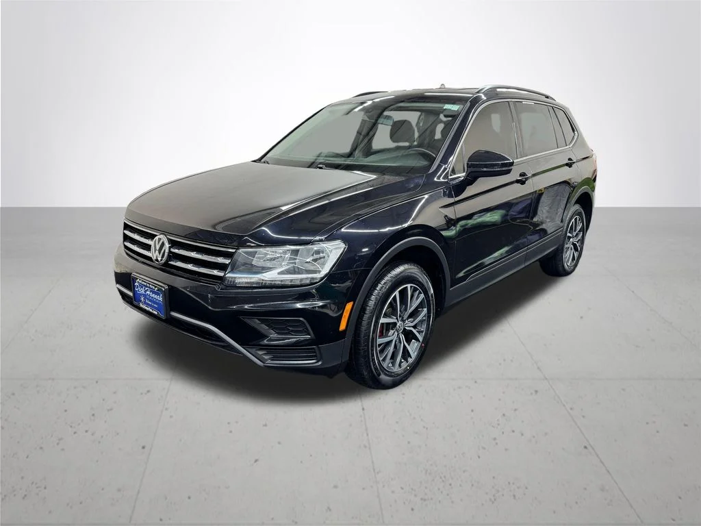 Used 2019 Black Volkswagen 2.0T SE image 2