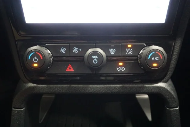 Used 2025 Carbonized Gray Metallic Ford LARIAT image 34