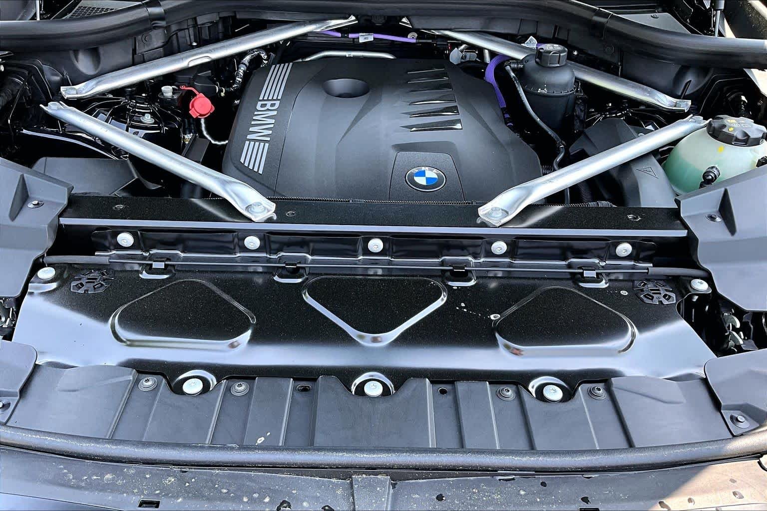New 2026 Carbon Black Metallic BMW xDrive40i image 16