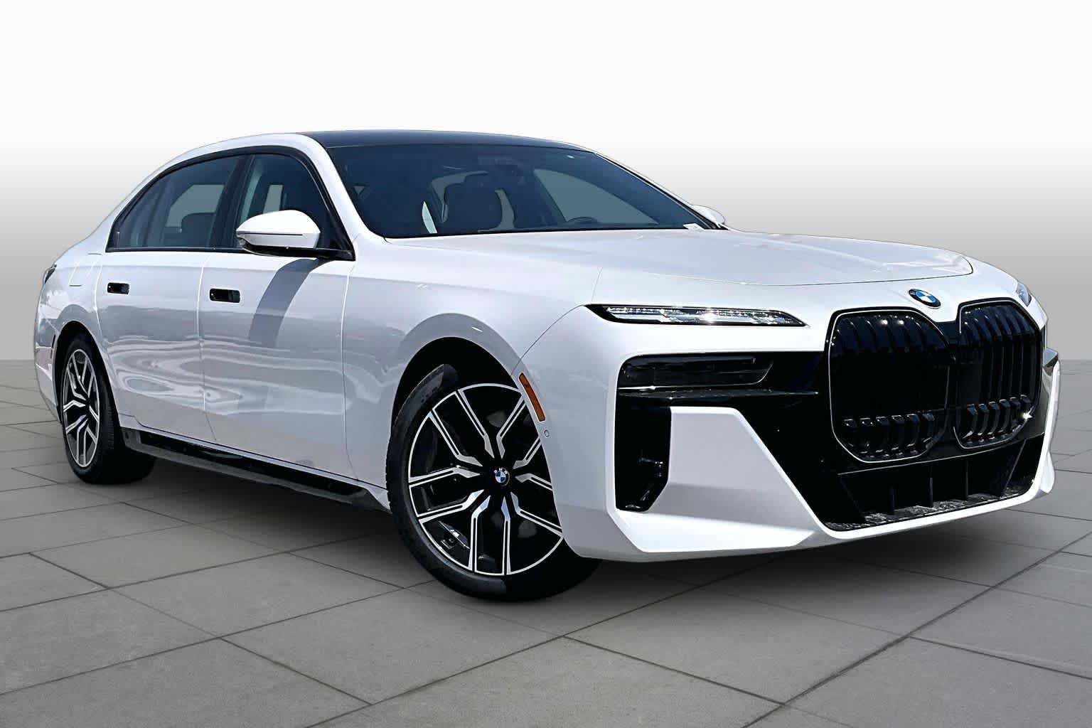 New 2026 Mineral White Metallic BMW 740i xDrive image 2