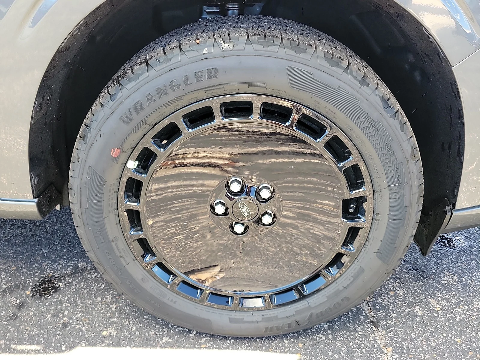 New 2026 Carbonized Gray Metallic Ford Lobo image 7