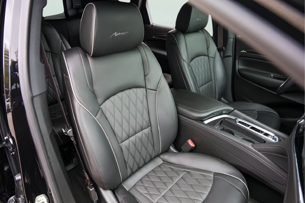 Used 2023 EBONY TWILIGHT METALLIC Buick Avenir image 33