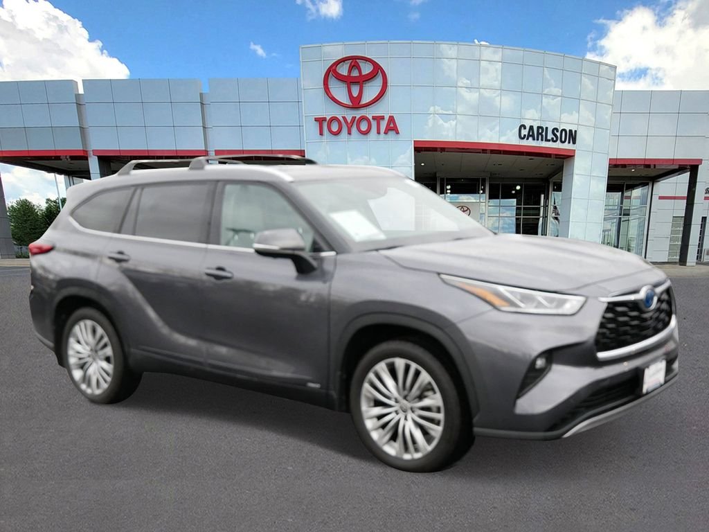 Used 2023 Toyota Highlander Platinum with VIN 5TDEBRCH3PS118556 for sale in Minneapolis, Minnesota