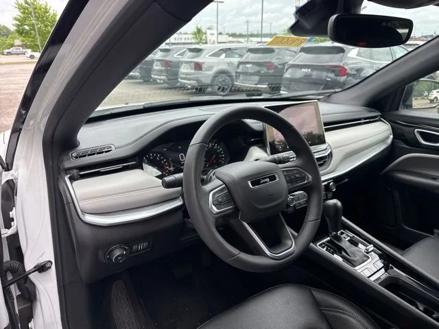 2025 Jeep Compass Limited - Photo 12