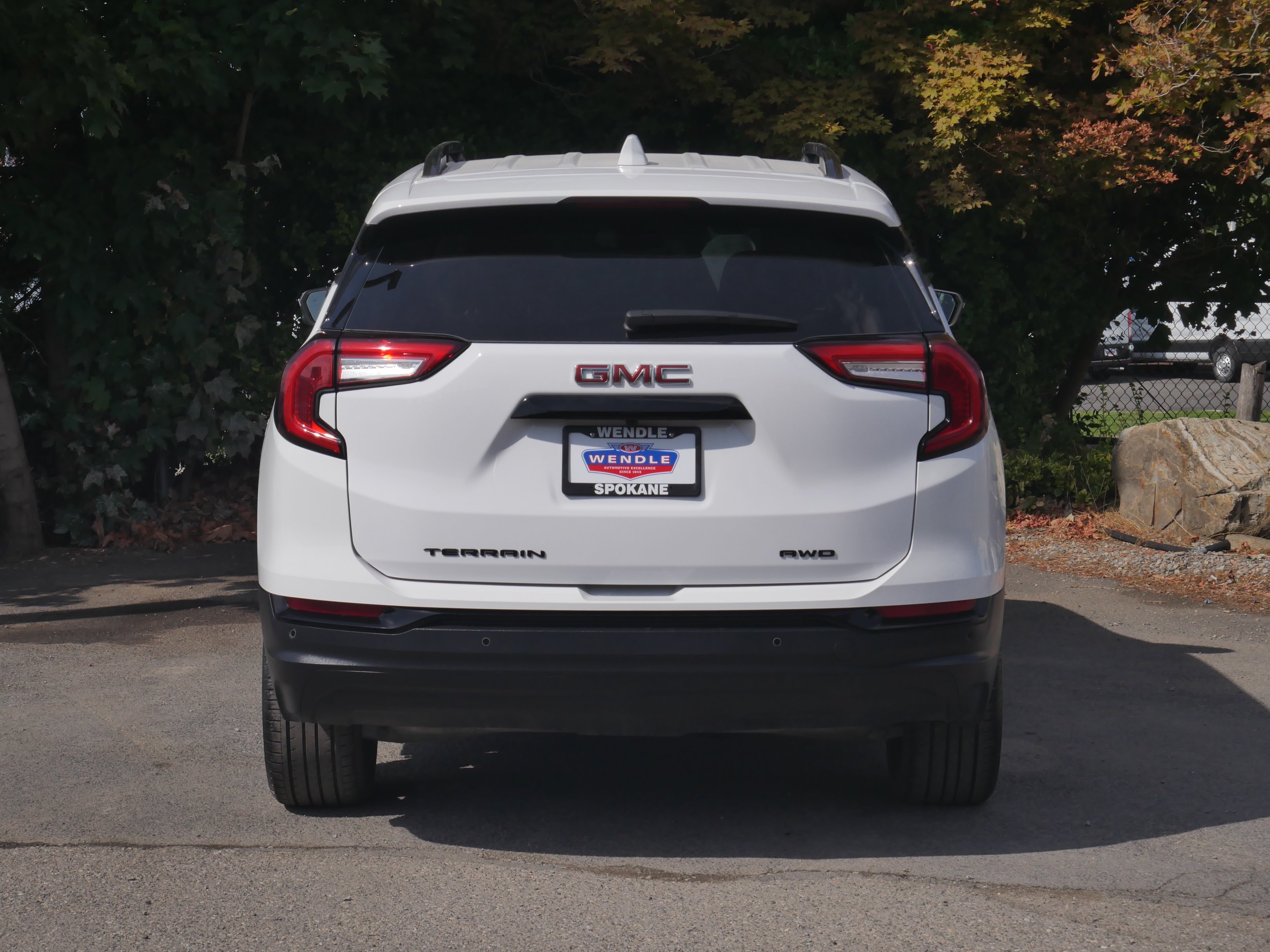 Used 2024 Summit White GMC SLE image 23