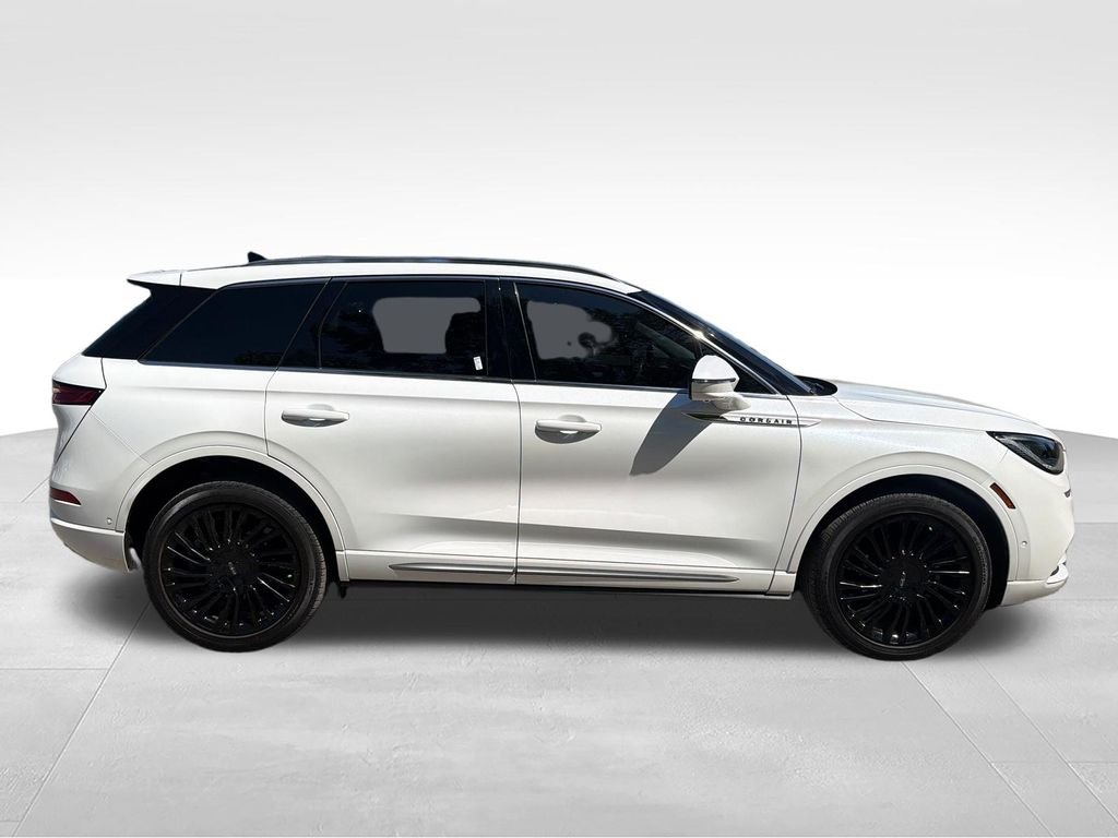 Used 2021 White Lincoln Reserve image 6