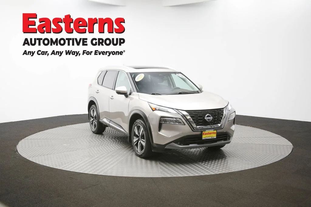 Used 2022 Silver Nissan SL image 48