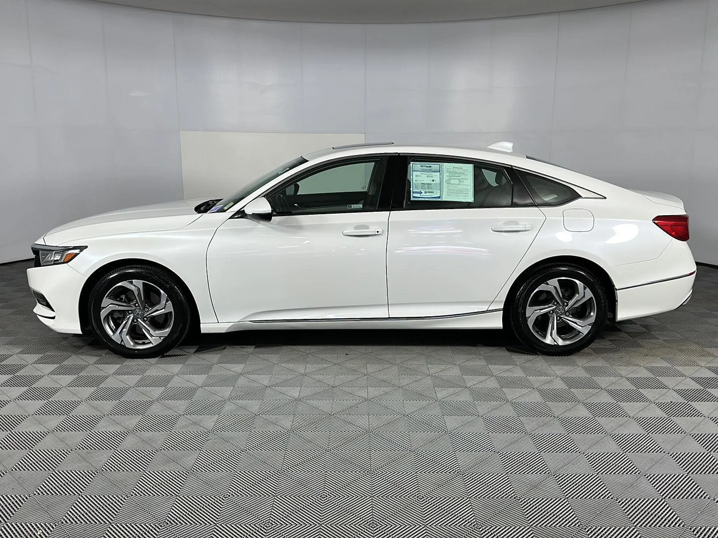 Used 2020 Platinum White Pearl Honda EX-L image 5