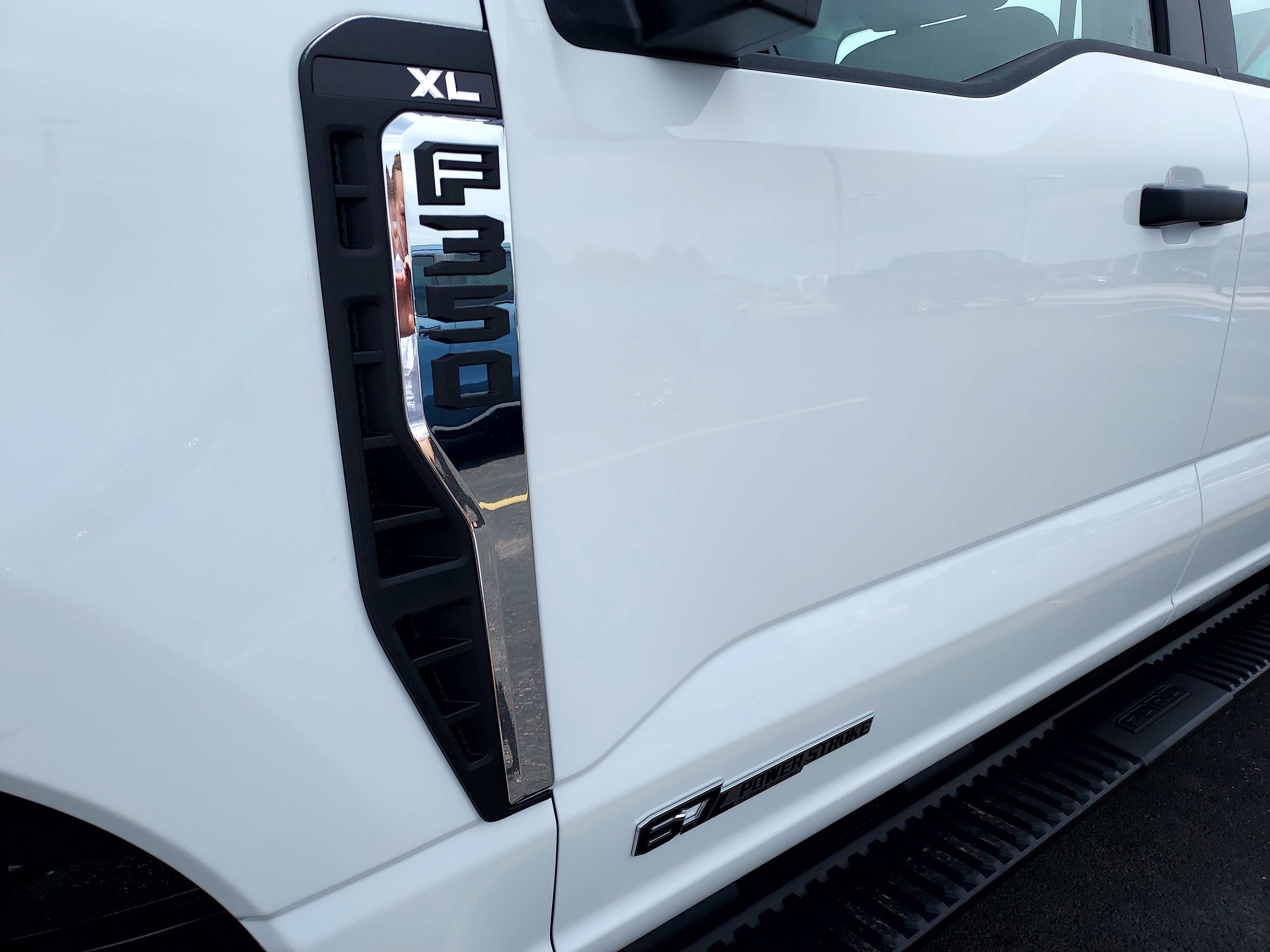 New 2026 Oxford White Ford XL image 4