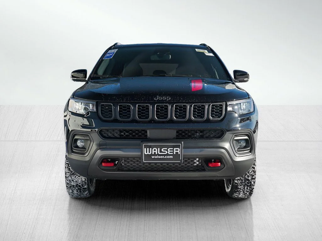 New 2026 Diamond Black Crystal Pearlcoat Jeep Trailhawk image 2