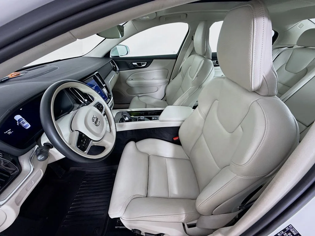 Used 2023 Crystal White Volvo Ultimate image 5