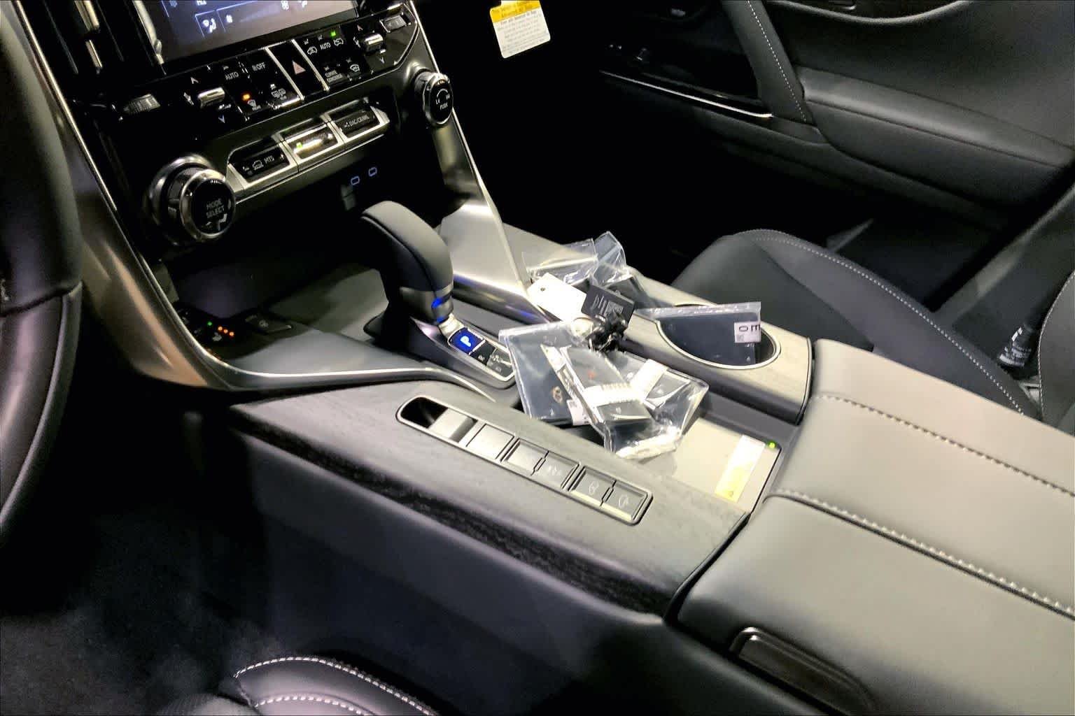2026 Lexus LX 700h Luxury - Photo 7