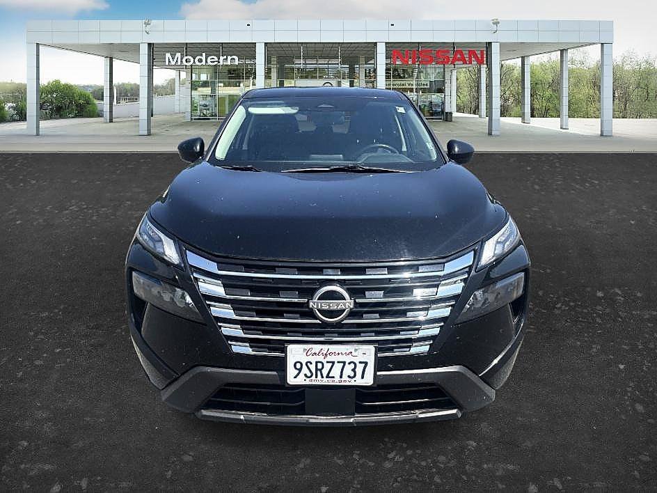 Used 2025 Super Black Nissan SV image 4