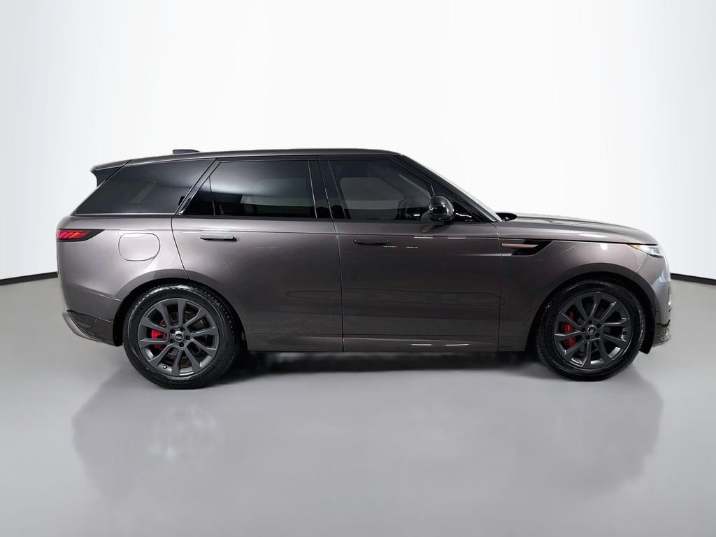 Certified Used 2023  Land Rover SE Dynamic image 4