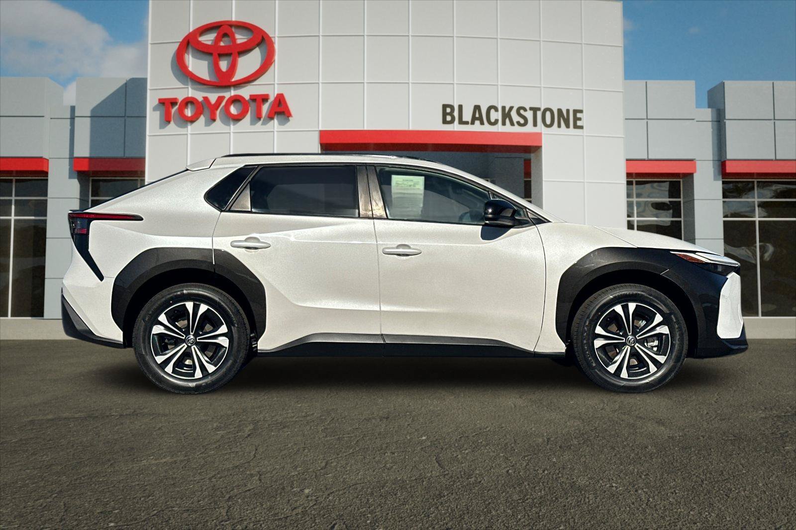 Certified Used 2023 Wind Chill Pearl Toyota XLE image 2